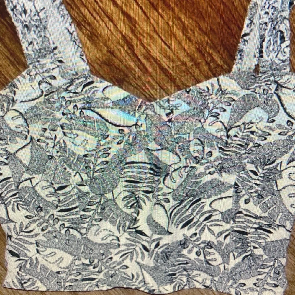 Japna Black and White Leaf-Print Cropped Tank - Picture 2 of 5